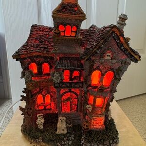 Boyd’s Bear light up Halloween house